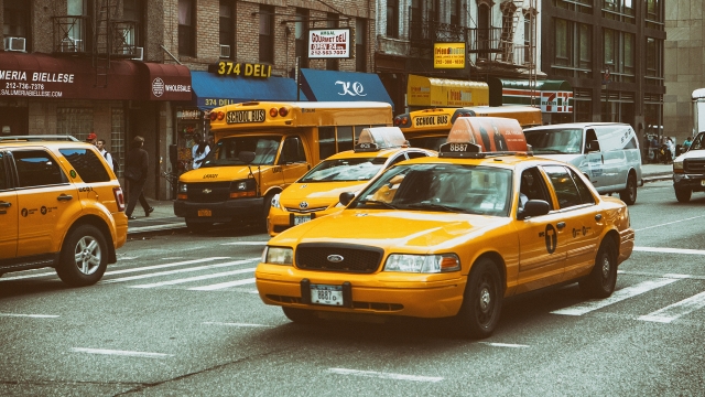 Jet Set and Go: Navigating the Airport Taxi Experience